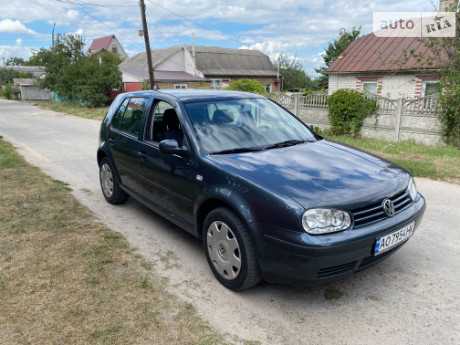 Обзор автомобиля VW Golf IV